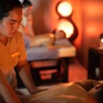 Massage traditionnel thai aux huiles chaudes